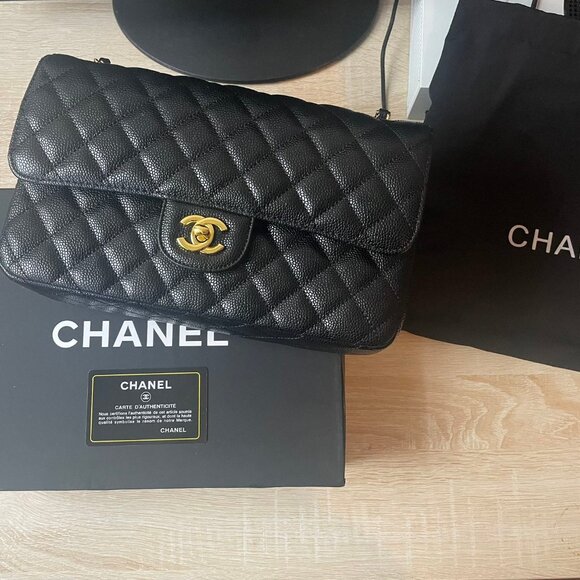 🔥🔥Chanel🔥🔥 Medium Classic Flap Bag CF Lambskin Shoulder Bag - Picture 1 of 7